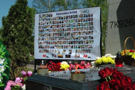 Санкт-Петербург. На Серафимовском кладбище прошла траурная церемония в первую годовщину захоронения неопознанных останков жертв авиакатастрофы над Синайским полуостровом