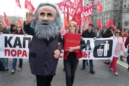 Карл Маркс на первомайском шествии КПРФ