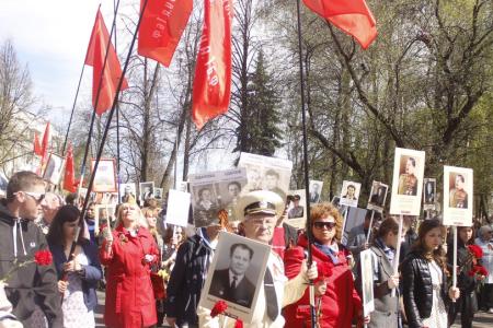 Ярославские коммунисты встретили День Победы под красными знамёнами