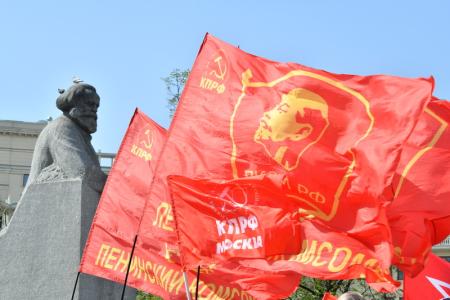 «Самое важное и эффективное учение в развитии человечества». В день 200-летнего юбилея Карла Маркса коммунисты возложили цветы к его памятнику  