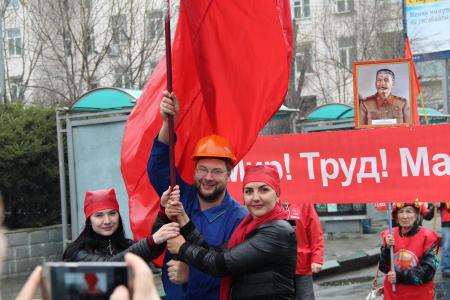 Во Владивостоке прошла массовая демонстрация КПРФ