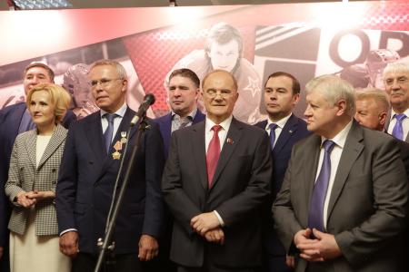 Г.А. Зюганов поздравил с юбилеем известного хоккеиста Вячеслава Фетисова и выступил на открывшейся выставке, посвященной юбиляру