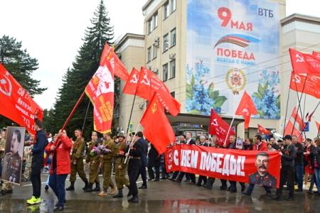 Ставропольские коммунисты провели шествия и митинги с портретами Сталина в День Великой Победы