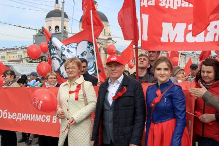 Первомайское шествие и митинг в Томске собрали более пятисот человек