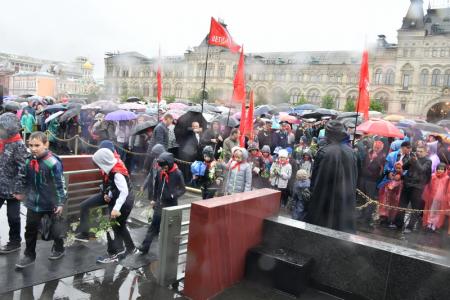 «Ура, юные пионеры!»