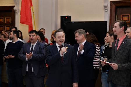 «Взвейтесь кострами, синие ночи!». Более 500 новосибирских школьников стали пионерами 