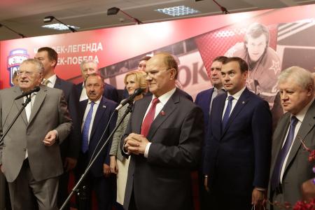 Г.А. Зюганов поздравил с юбилеем известного хоккеиста Вячеслава Фетисова и выступил на открывшейся выставке, посвященной юбиляру