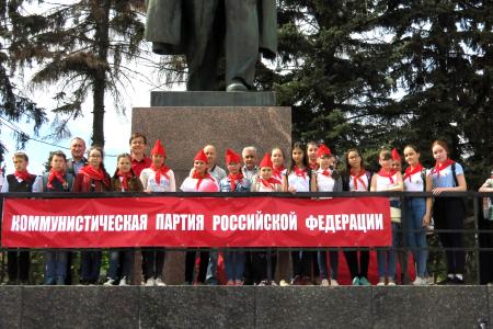 В Чувашии пионерская линейка прошла на главной площади столицы республики