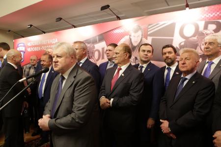 Г.А. Зюганов поздравил с юбилеем известного хоккеиста Вячеслава Фетисова и выступил на открывшейся выставке, посвященной юбиляру