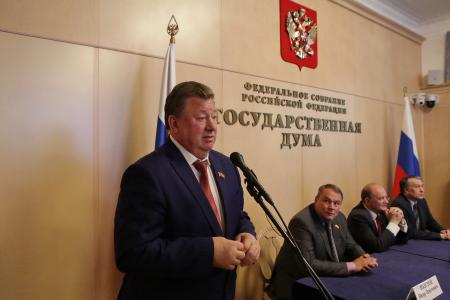 "Пчела - великий эколог планеты". Г.А. Зюганов выступил в Госдуме на церемонии гашения почтовых марок, посвященных истории отечественного пчеловодства