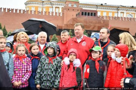 «Ура, юные пионеры!»