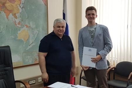 Казбек Тайсаев вручил благодарственные письмам участникам экспертной группы по вопросам миграции