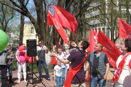 Калуга: Первомай шагает по планете