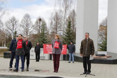 Татарстан. 1 мая коммунисты Нижнекамска  провели митинг, посвящённый Дню международной солидарности трудящихся