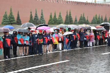 «Ура, юные пионеры!»