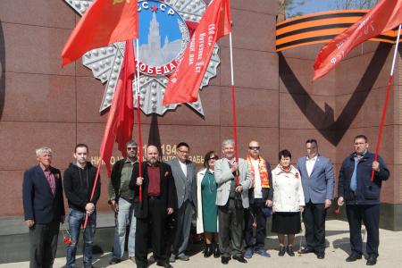 Амурская область. Коммунисты приняли участие в возложении цветов погибшим воинам-амурцам