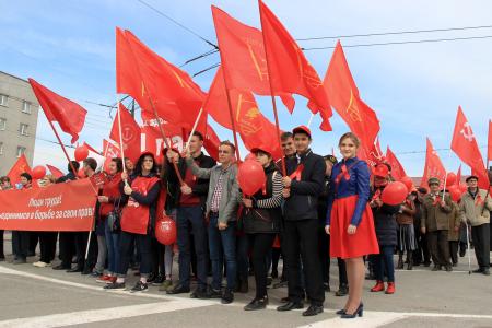 Первомайское шествие и митинг в Томске собрали более пятисот человек