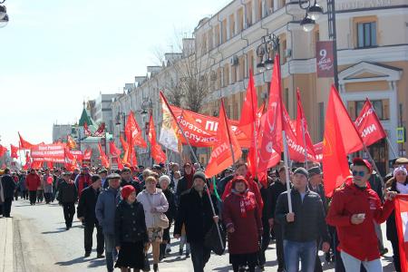 Красный первомай в Тюмени собрал под свои знамёна более 1000 человек