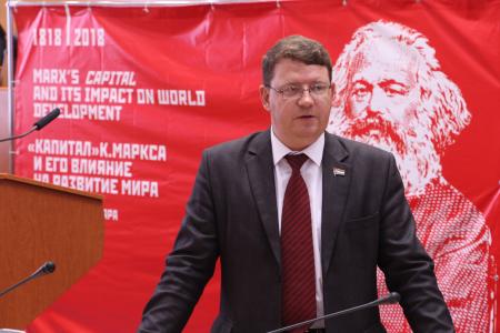 Самарские комсомольцы наградили памятными медалями участников Парада Памяти 7 ноября 2017 года