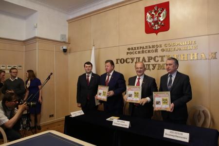 "Пчела - великий эколог планеты". Г.А. Зюганов выступил в Госдуме на церемонии гашения почтовых марок, посвященных истории отечественного пчеловодства