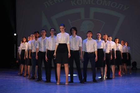 Копии Знамени Победы торжественно вручили ещё 17 школам Иркутска