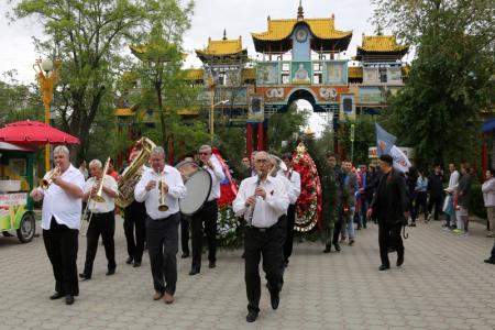 Коммунисты Калмыкии приняли участие в торжествах в честь Дня Победы