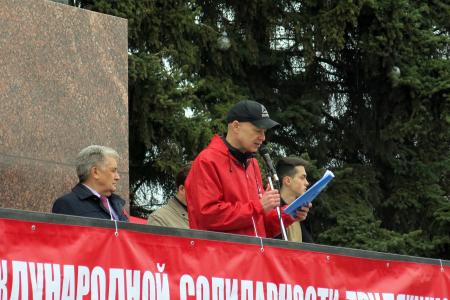 Первого мая знамена КПРФ украсили улицы Чебоксар