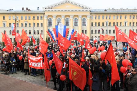Первомайское шествие и митинг в Томске собрали более пятисот человек