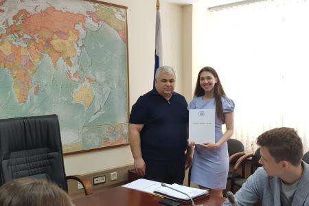 Казбек Тайсаев вручил благодарственные письмам участникам экспертной группы по вопросам миграции