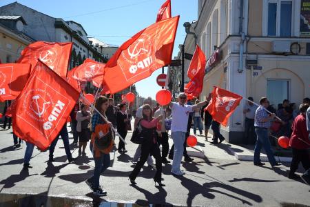 Астраханские коммунисты приняли участие в общегородском первомайском митинге