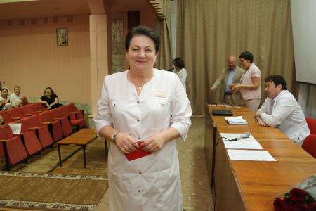 Первый секретарь Комитета КРО КПРФ Николай Нуров вручил медали ЦК КПРФ ветеранам здравоохранения Калмыкии