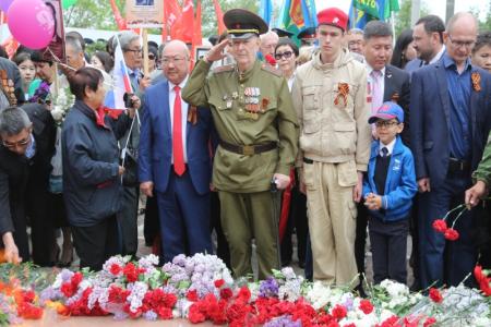 Коммунисты Калмыкии приняли участие в торжествах в честь Дня Победы
