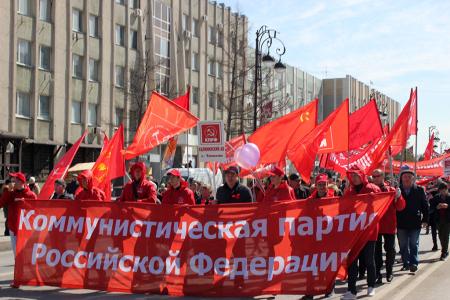 Красный первомай в Тюмени собрал под свои знамёна более 1000 человек