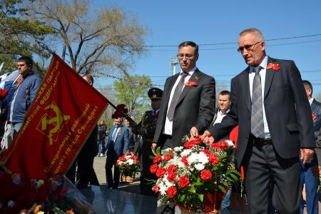Коммунисты Оренбурга почтили память павших воинов
