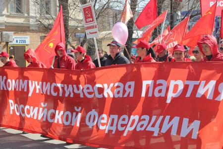 Красный первомай в Тюмени собрал под свои знамёна более 1000 человек