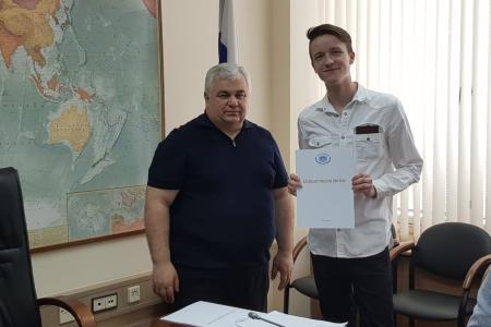 Казбек Тайсаев вручил благодарственные письмам участникам экспертной группы по вопросам миграции