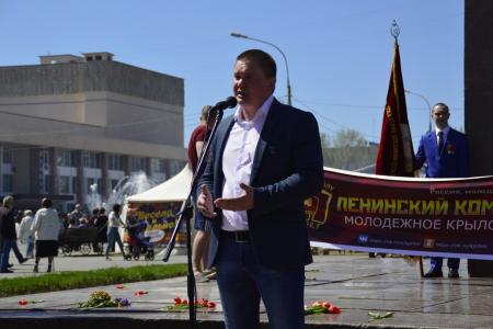 Волгоградская область. Коммунисты города Волжского приняли участие в первомайской демонстрации