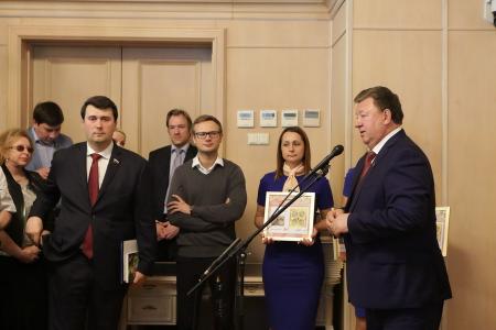 "Пчела - великий эколог планеты". Г.А. Зюганов выступил в Госдуме на церемонии гашения почтовых марок, посвященных истории отечественного пчеловодства
