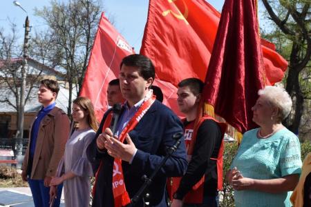 «Пусть всегда будет солнце!». Тульский обком провёл массовую демонстрацию и праздничный митинг