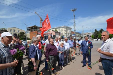 Ростовские коммунисты поклонились памяти Карла Маркса