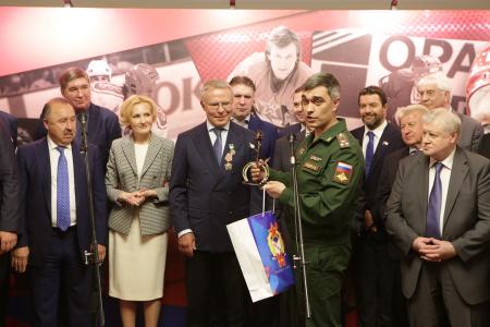 Г.А. Зюганов поздравил с юбилеем известного хоккеиста Вячеслава Фетисова и выступил на открывшейся выставке, посвященной юбиляру