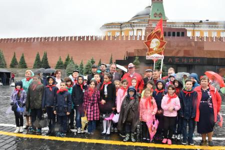 «Ура, юные пионеры!»