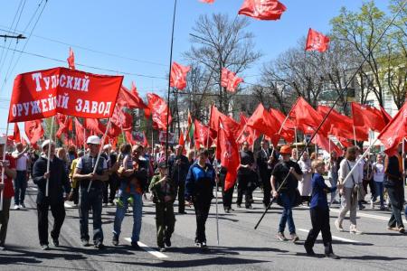 «Пусть всегда будет солнце!». Тульский обком провёл массовую демонстрацию и праздничный митинг