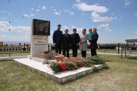 Тувинские коммунисты почтили память Героя Советского Союза Хомушку Чургуй-оола Намгаевича