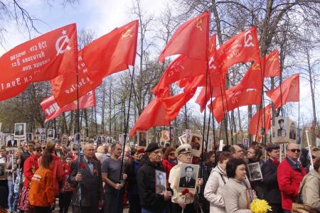 Ярославские коммунисты встретили День Победы под красными знамёнами