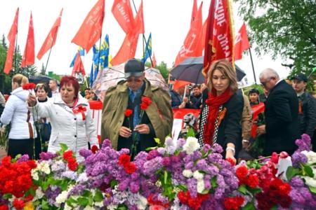 Ставропольские коммунисты провели шествия и митинги с портретами Сталина в День Великой Победы