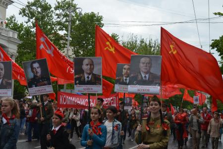 Севастопольские коммунисты отметили День Победы в колонне «Бессмертного полка»