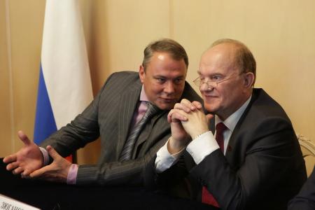 "Пчела - великий эколог планеты". Г.А. Зюганов выступил в Госдуме на церемонии гашения почтовых марок, посвященных истории отечественного пчеловодства