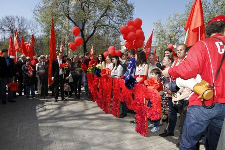 В Воронеже коммунисты провели первомайское шествие и митинг