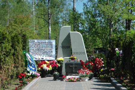 Санкт-Петербург. На Серафимовском кладбище прошла траурная церемония в первую годовщину захоронения неопознанных останков жертв авиакатастрофы над Синайским полуостровом